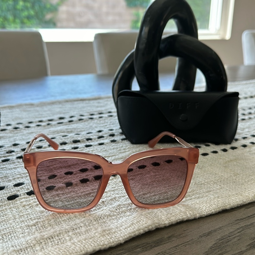 Diff black Bella’s sunglasses, like new